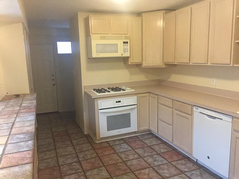 2508 Loving Ave — Photo 3