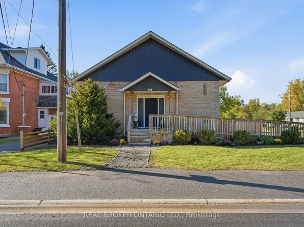 38 Queen St, Asphodel Norwood, ON K0L 2V0