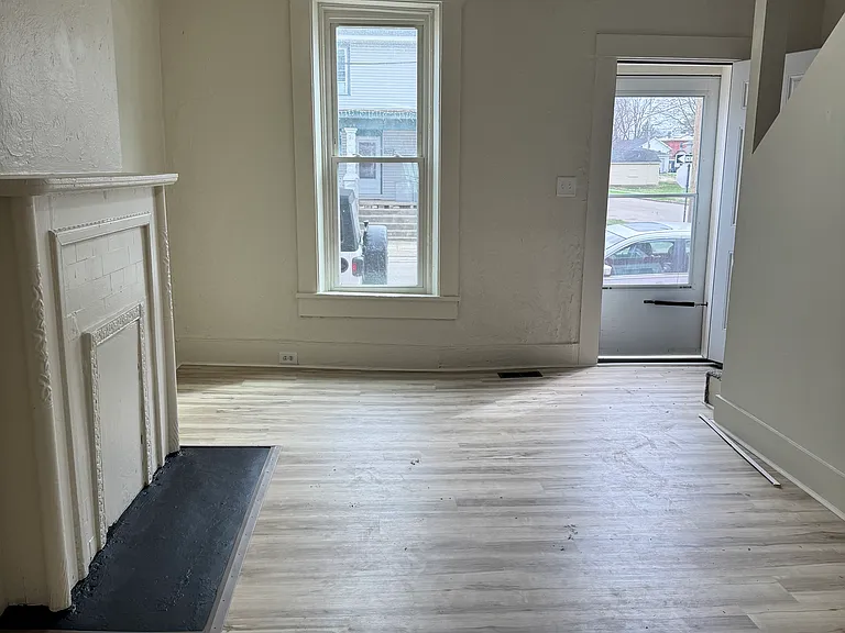 301 N 1st St #303 — Photo 2