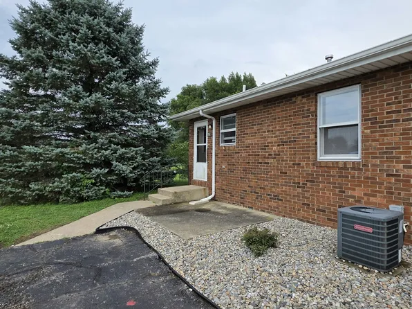 601 Rizek Dr, North Liberty, IN