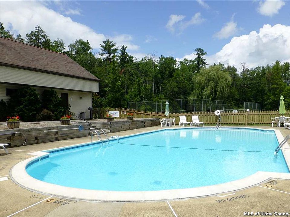 1st image of 5 Knolls Ct