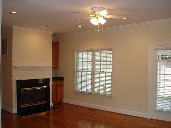 5th image of 303D Oleander Dr APT D