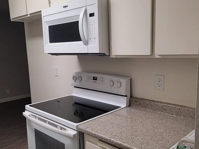073 - Canyon Crest Hills Apartments — Photo 18