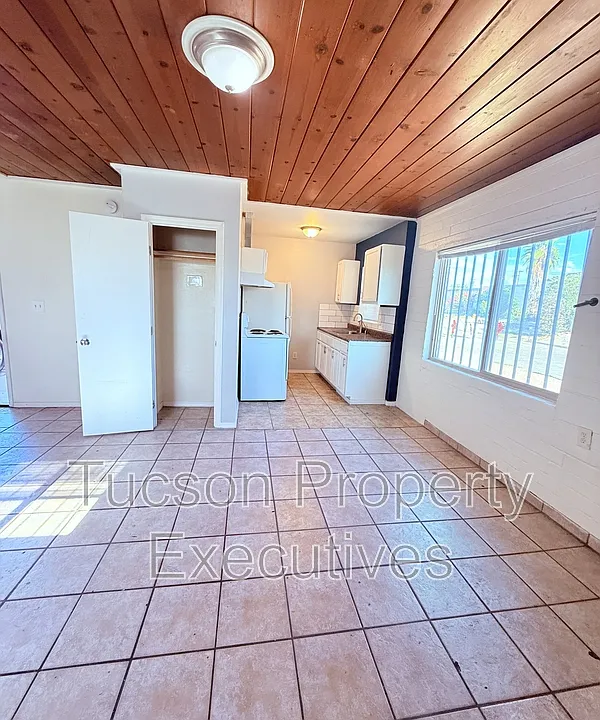 232 W Flores St #12