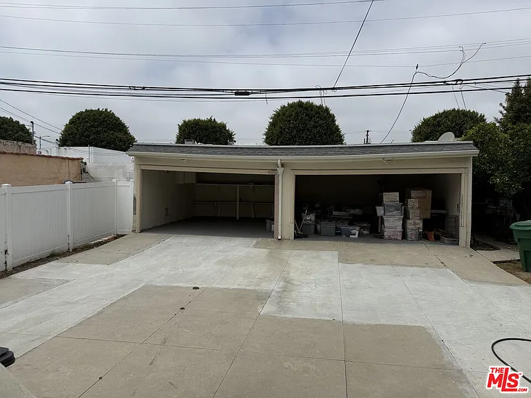 211 S Arnaz Dr #LOWER — Photo 30