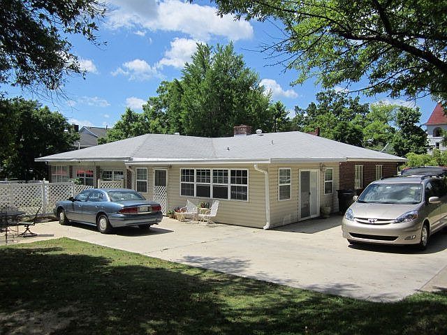 2nd image of 403 N 10th St