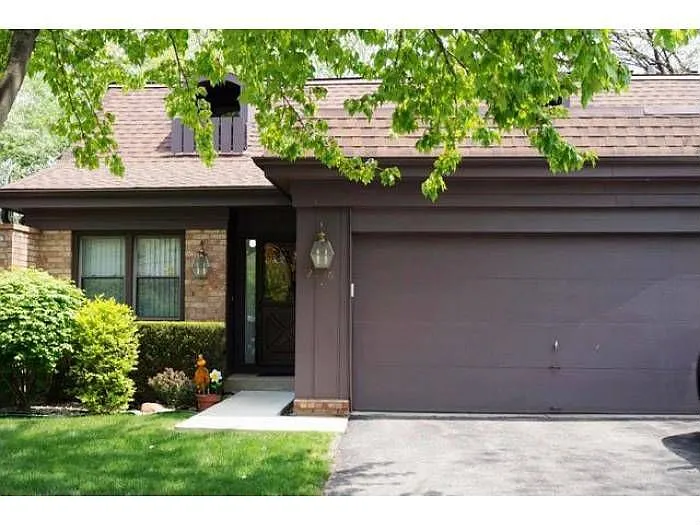 2746 Wilshire Ln photo 1