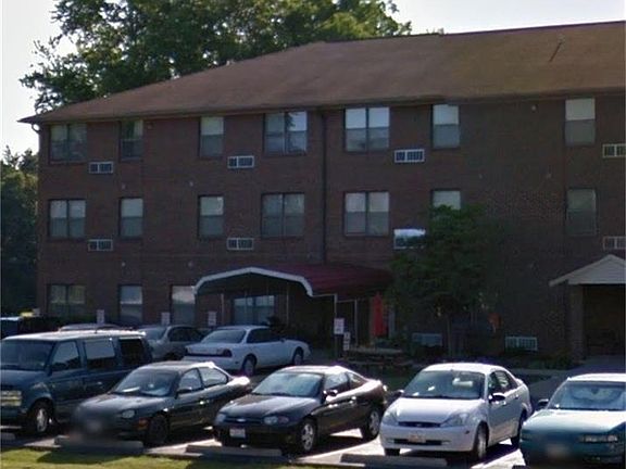 3rd image of 1600 Adams Ln