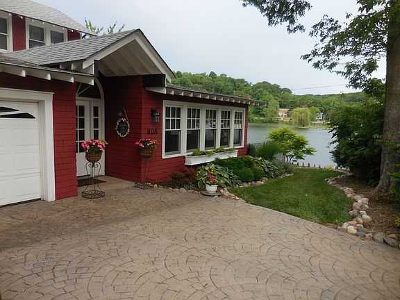 3rd image of 808 Lake Forest Dr