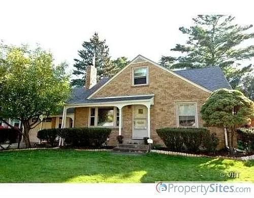 341 Marguerite St photo 1
