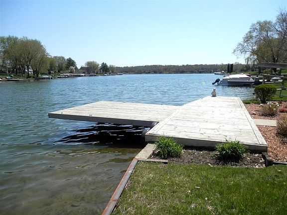 3rd image of 2252 Breckenboro Dr