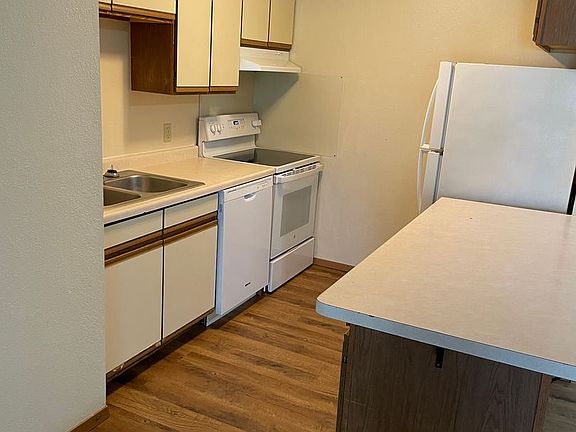 2nd image of 524 14th St S #403