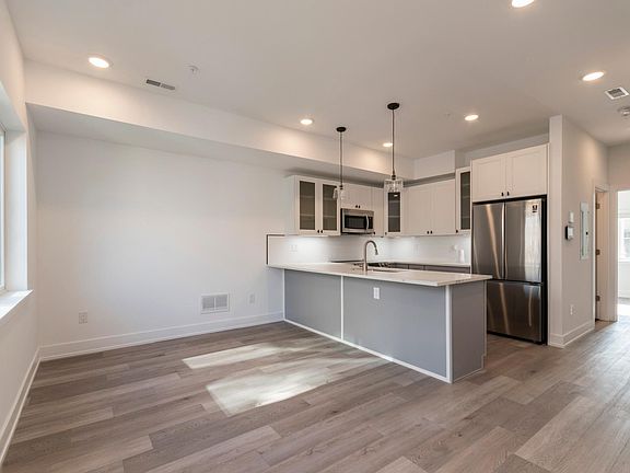 5th image of 2434 N Mascher St #2