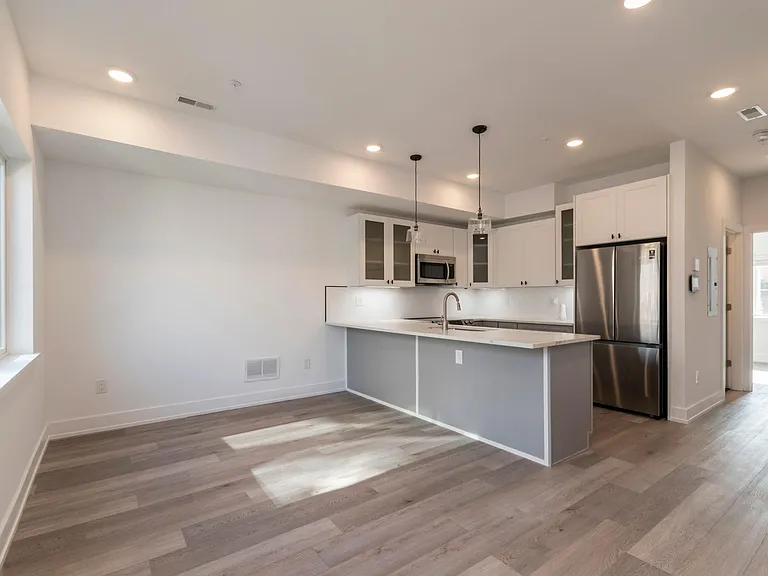 2434 N Mascher St #3 — Photo 6