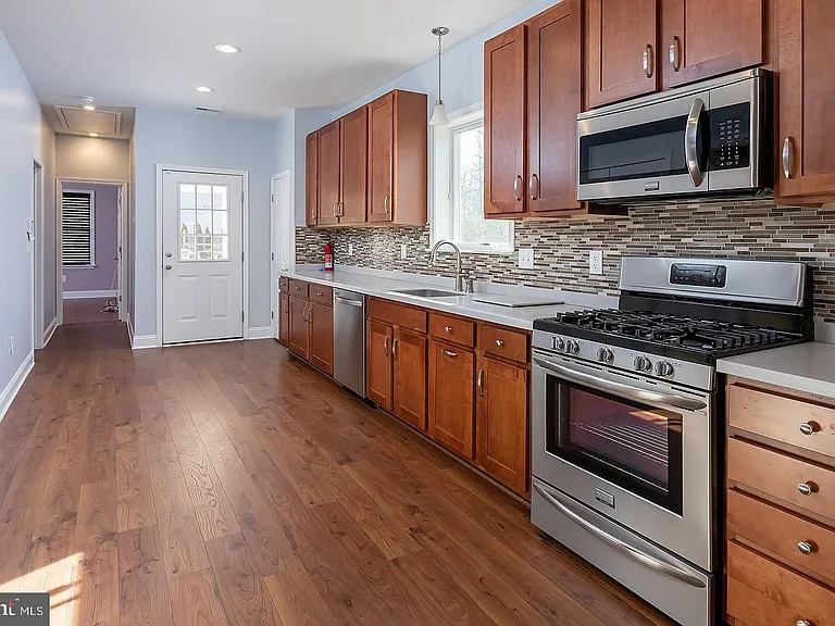 120 Grove St — Photo 12