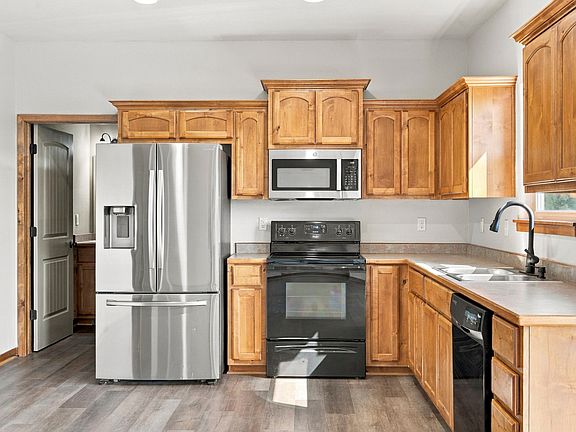 5th image of 107 Jury Ln