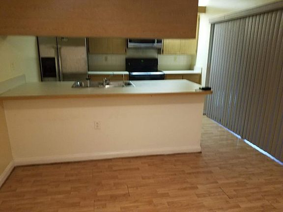 4th image of 7121 71st Way
