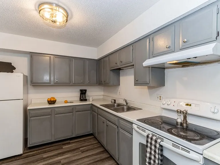 307 N Corn Street — Photo 7