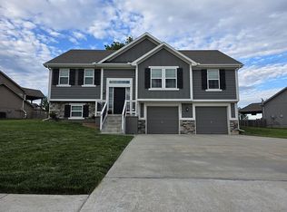 11611 N Farley Ave, Kansas City, MO 64157
