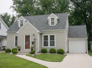 1918 B Ave NE, Cedar Rapids, IA 52402