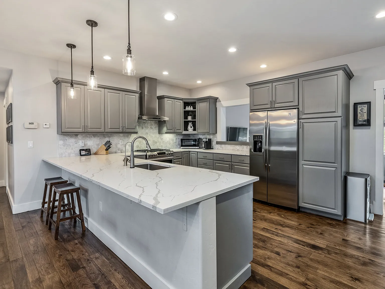 4 bed, 3556 sqft, $5,500 — Photo 3