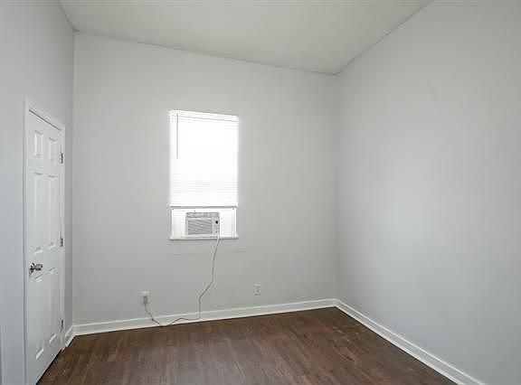 4th image of 933 Belleville St