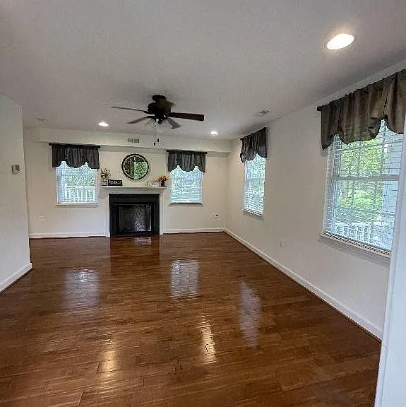 10626 Saint Paul Ave — Photo 9