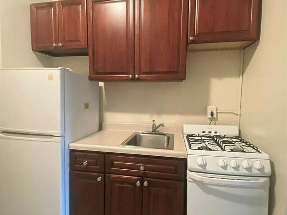 4th image of 1553 York Ave APT 1C