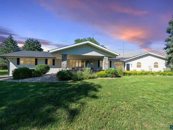 48156 268th St, Brandon, SD 57005