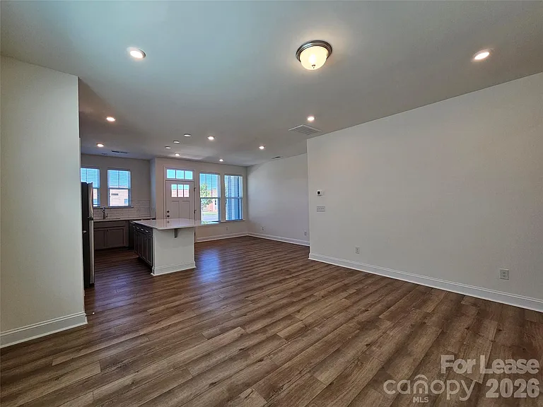 1027 S Point Rd — Photo 5