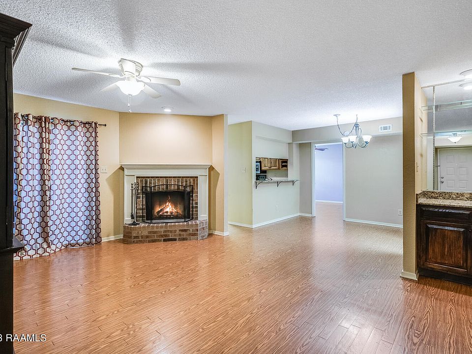 1st image of 1304 E Bayou Pkwy APT 4B