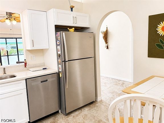 5th image of 11219 Caravel Cir