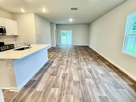 3rd image of 500 Cambria Dr