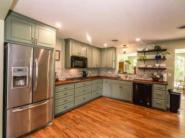 105 Jordan Dr, Nocona, TX 76255