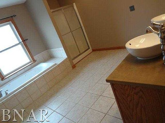 4th image of 400 Ironwood Cc Dr