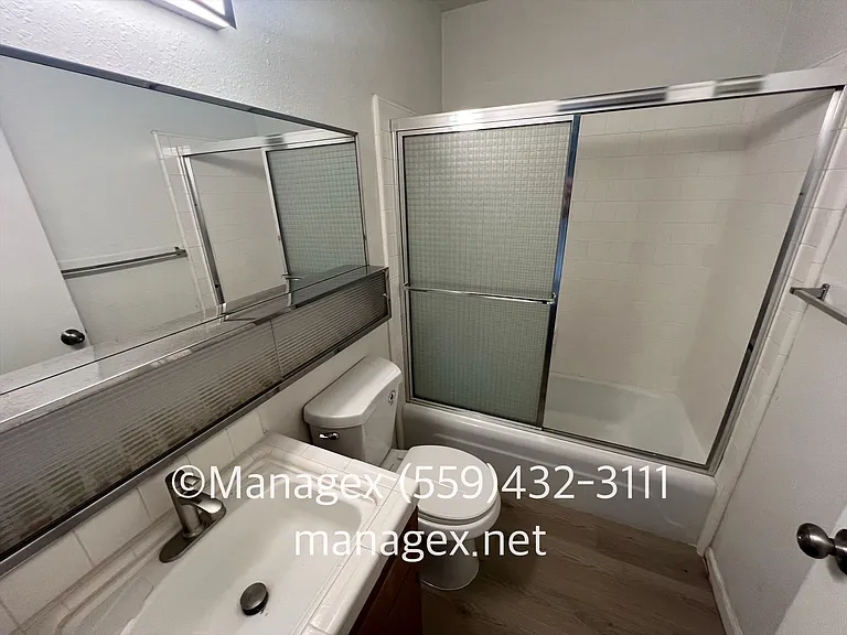 6035 N College Ave #B — Photo 9