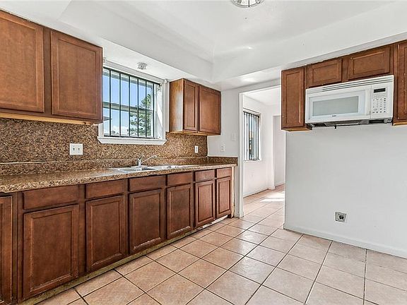 4th image of 7061-63 Boston Dr