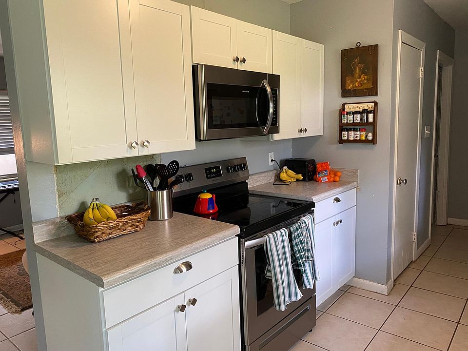 2nd image of 419 Fairbanks Dr