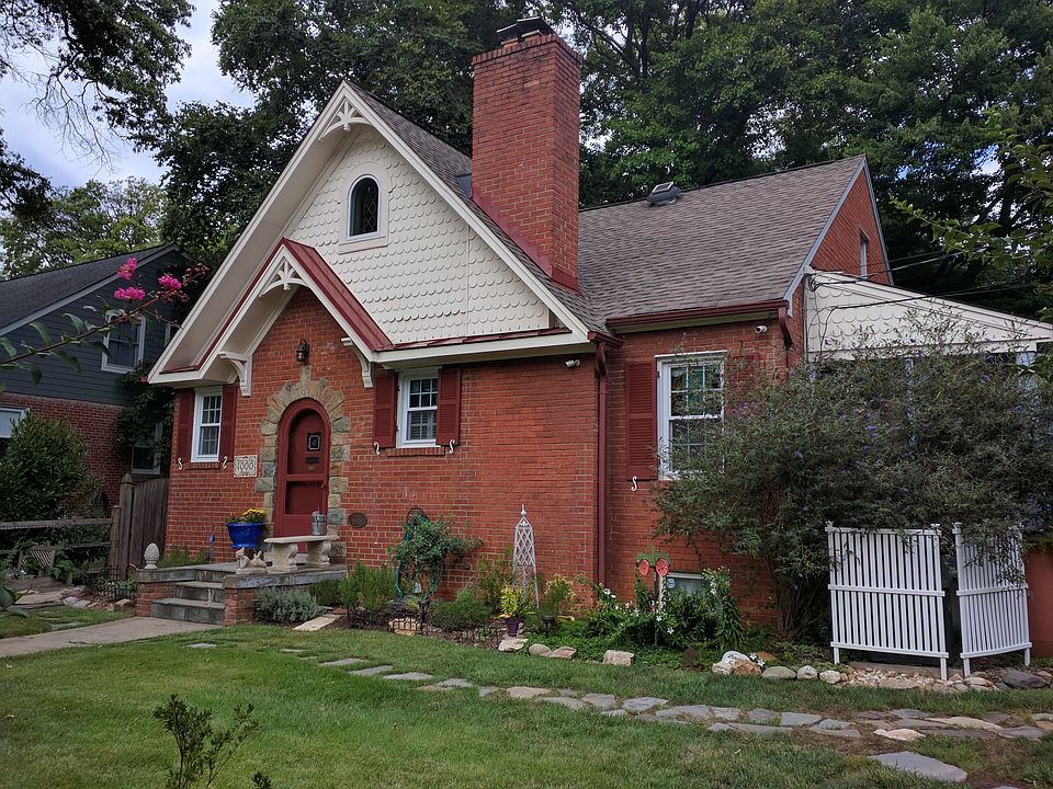 2nd image of 1000 Parker St