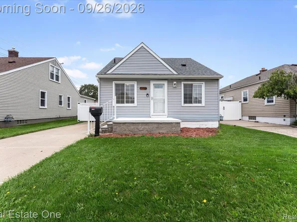 1136 10th St, Wyandotte, MI 48192