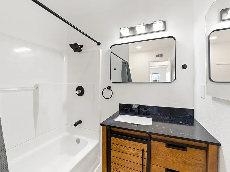 1017 Oxford Dr #D — Photo 13