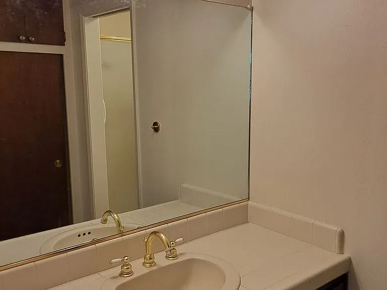 938 W 12th Ave — Photo 10