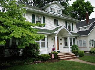 52 Somershire Dr, Rochester, NY 14617