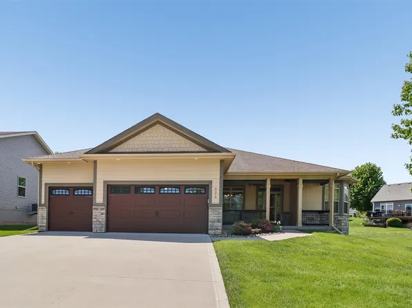 520 Crescent Ln, Norwalk, IA 50211