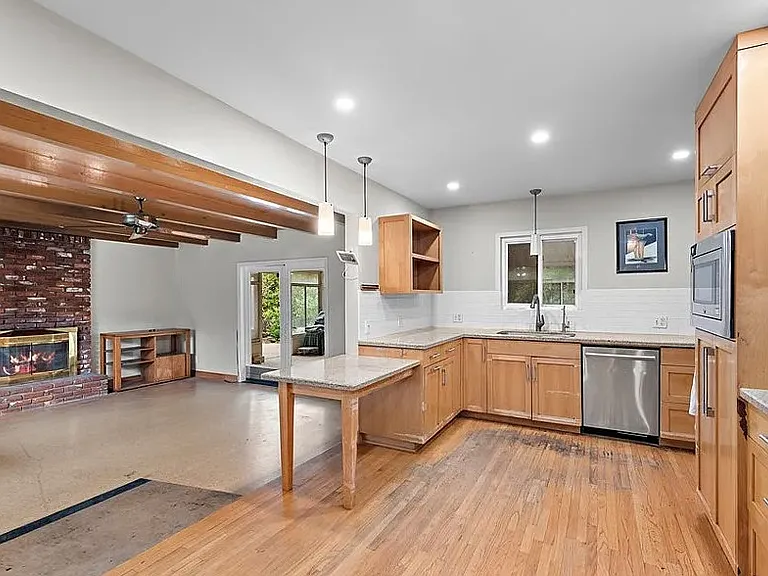 193 Knox Ct — Photo 3