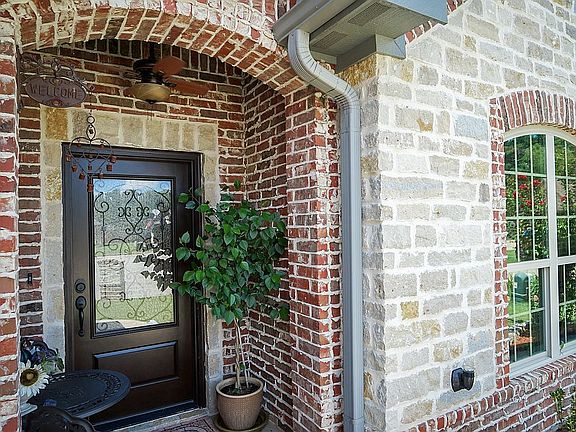 3rd image of 109 Fredricksburg Cir