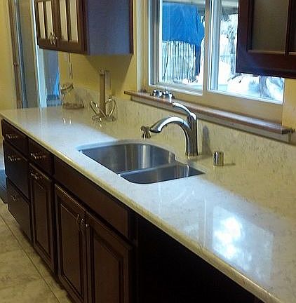 3rd image of 6021 Tolmie Dr NE