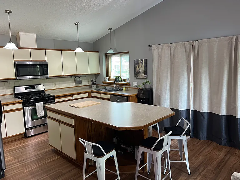 Eagle Crest Dr — Photo 6