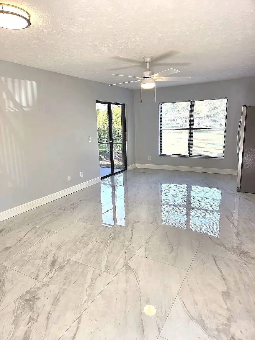 2 bed, 2.0 bath, 969 sqft, $1,900 — Photo 2