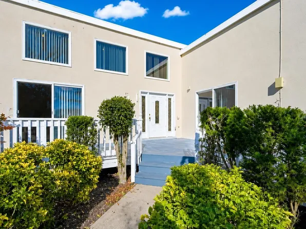 1 Seaside Ct, Margate City, NJ 08402